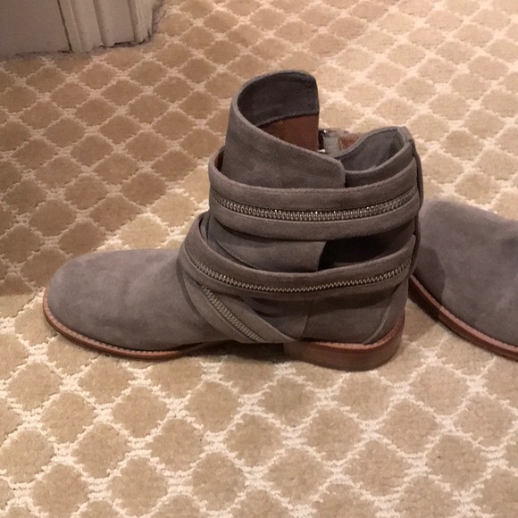 Vince Camuto signature boots - Picture 3 of 6